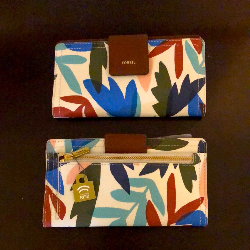 BRAND NEW FOSSIL MULTI RFID LOGAN TAB in Natural SOLD OUT ‼️